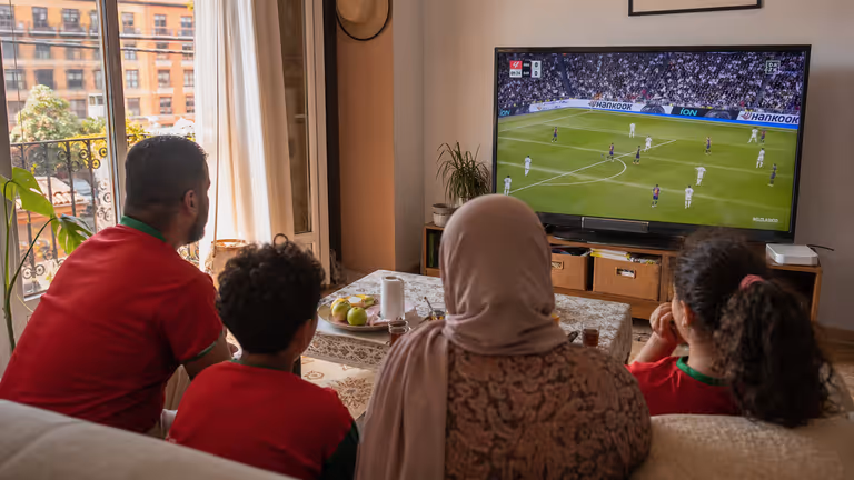 كيفية تثبيت IPTV على Smart TV (Samsung، LG، Android) — المغرب وأوروبا 2026